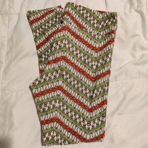 LuLaRoe Tall & Curvy Kermit Green and Red Patterned Leggings